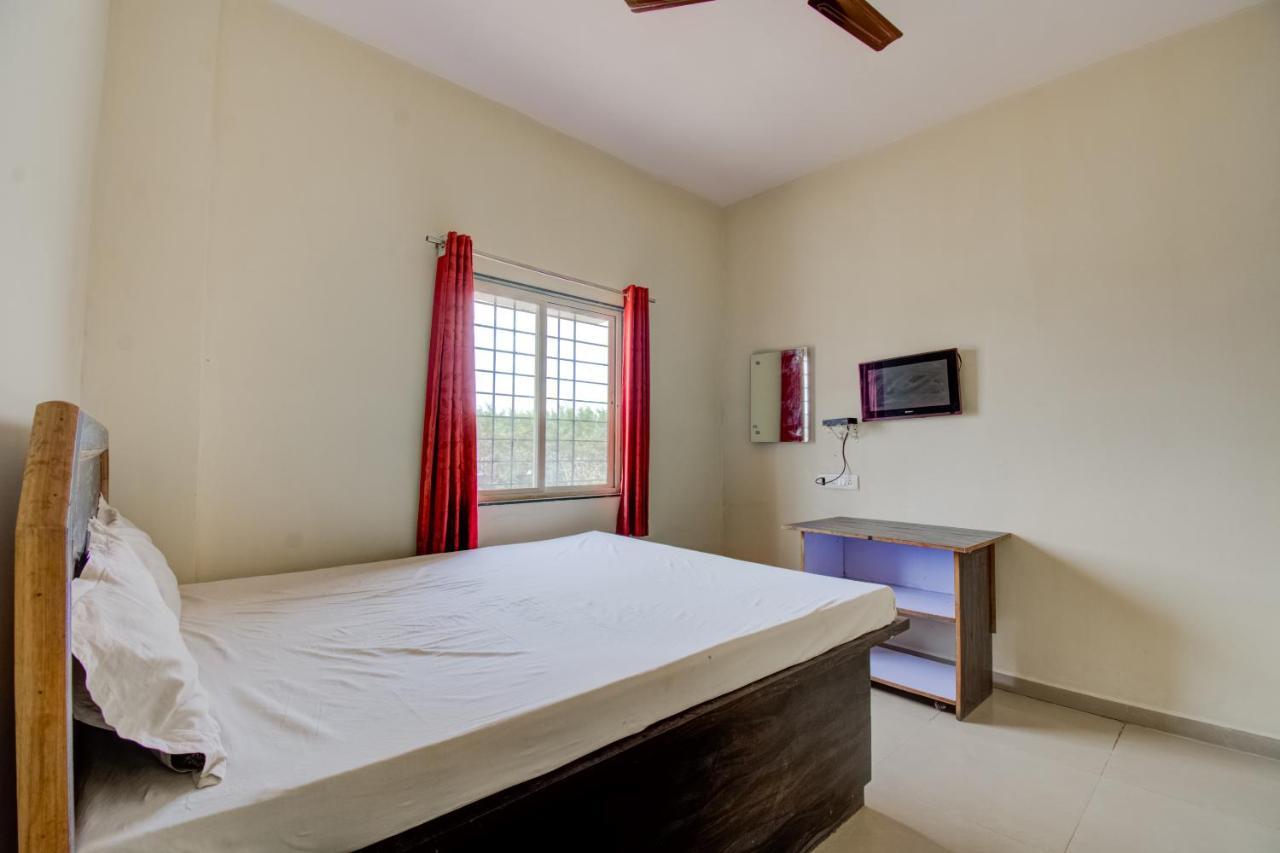 Spot On Sri Srinivasa Lodge Kurmannapalem Buitenkant foto