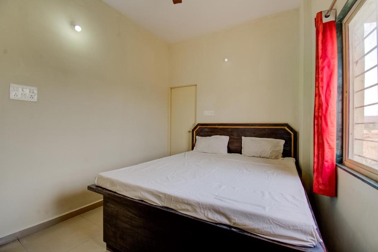 Spot On Sri Srinivasa Lodge Kurmannapalem Buitenkant foto