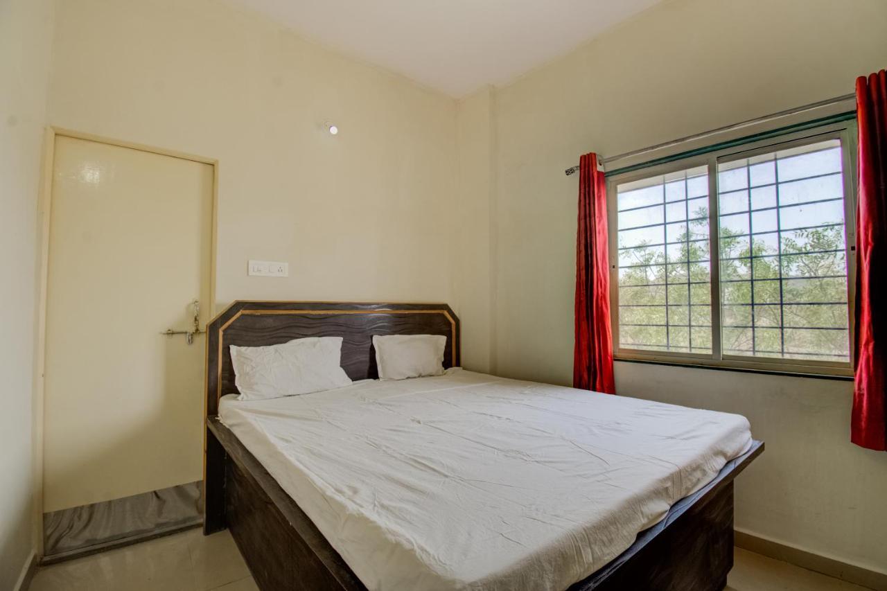 Spot On Sri Srinivasa Lodge Kurmannapalem Buitenkant foto